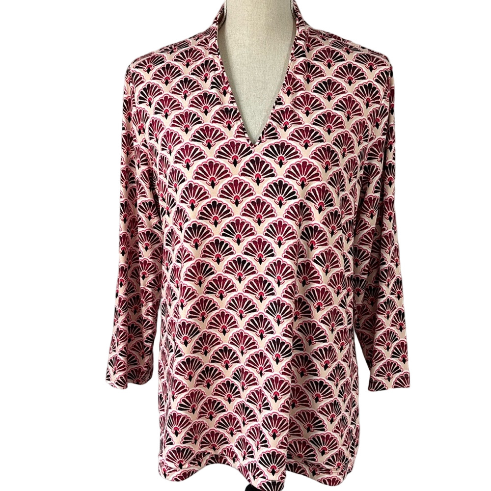 Chico’s V Neck Print Top Mid Length Sleeves Chico’s Size 2 or US Large NWT